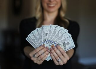 Jak zarabiać poza praca? Jak zarabiać poza praca?