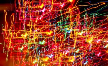 Co może powodować długotrwałą pracą przy komputerze?
